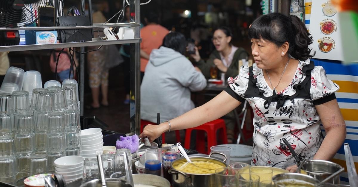 Quán chè ở TP.CM bán hơn 50 năm, Việt kiều về nước thích ghé ăn