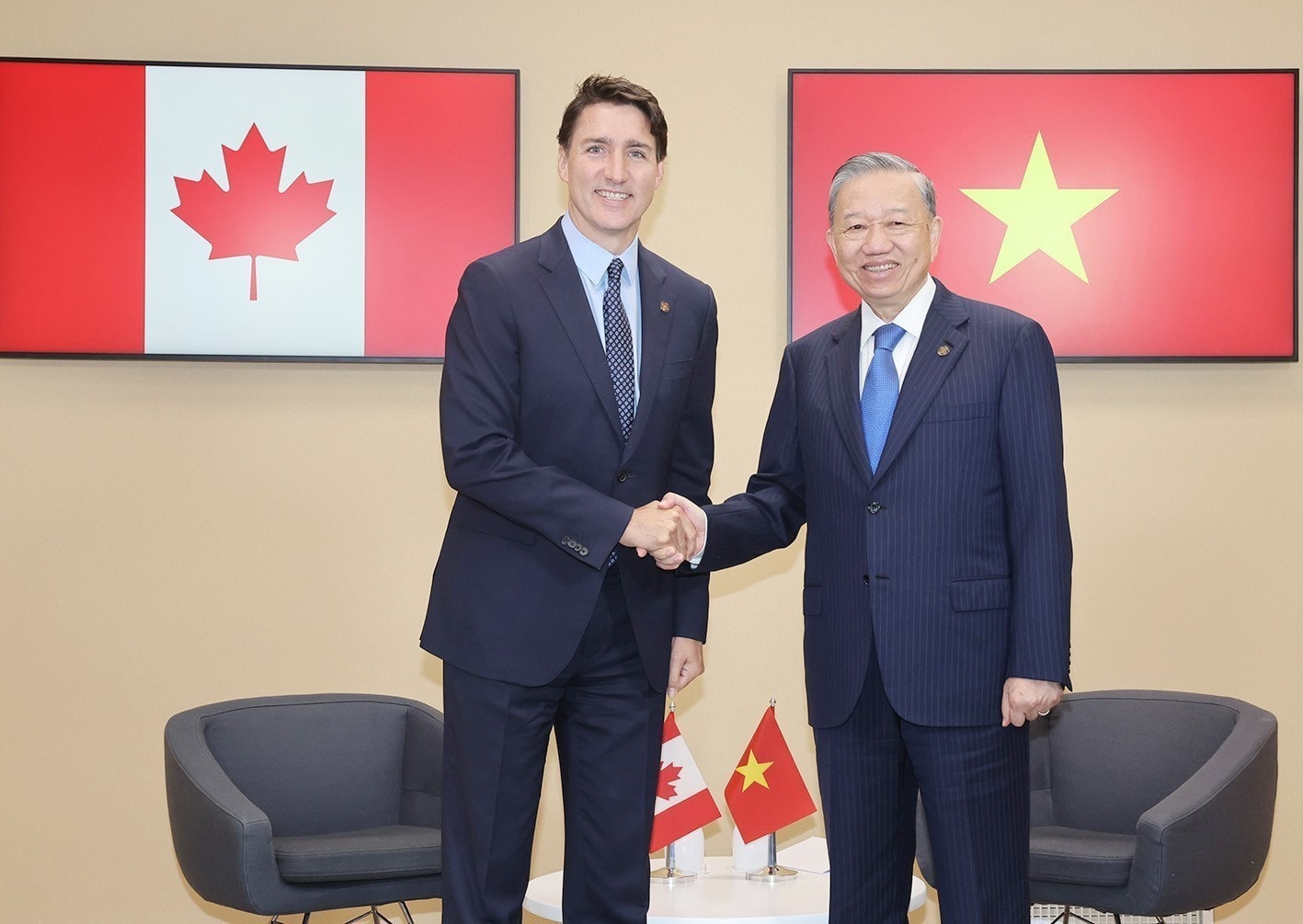 vna_potal_tong_bi_thu_chu_tich_nuoc_to_lam_tiep_xuc_song_phuong_voi_thu_tuong_canada_justin_trudeau_7634776.jpg