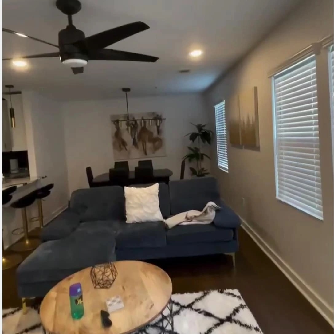 Người Việt ở Florida ngồi trên ô tô 12 tiếng đi tránh siêu bão Milton - 3 Người Việt ở Florida ngồi trên ô tô 12 tiếng đi tránh siêu bão Milton - 3