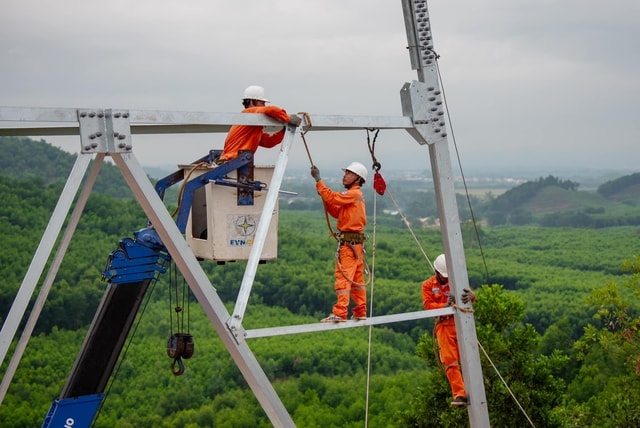 Vừa tăng thêm 4,8%, giá điện Việt Nam đắt hay rẻ so với khu vực?- Ảnh 1.