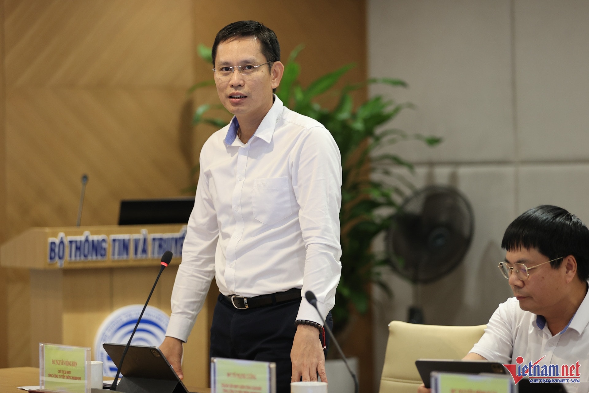 W-ong Nguyen Hong Hien MobiFone.jpg