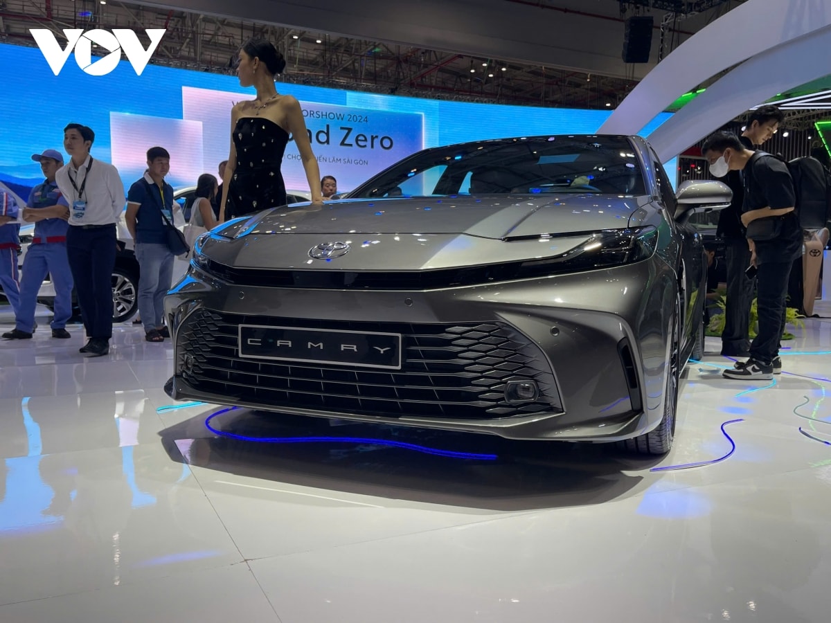 kham pha toyota camry 2025 vua duoc gioi thieu tai trien lam O to viet nam 2024 hinh anh 11