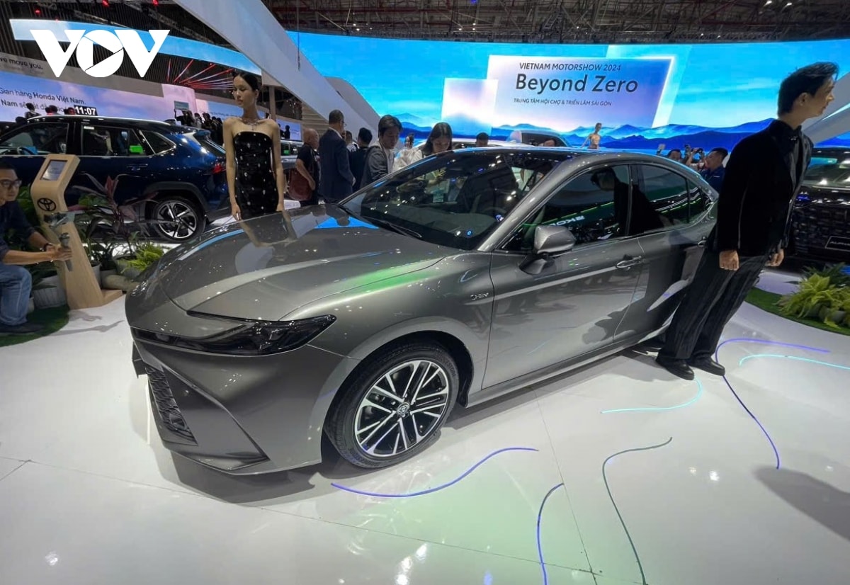 kham pha toyota camry 2025 vua duoc gioi thieu tai trien lam O to viet nam 2024 hinh anh 4