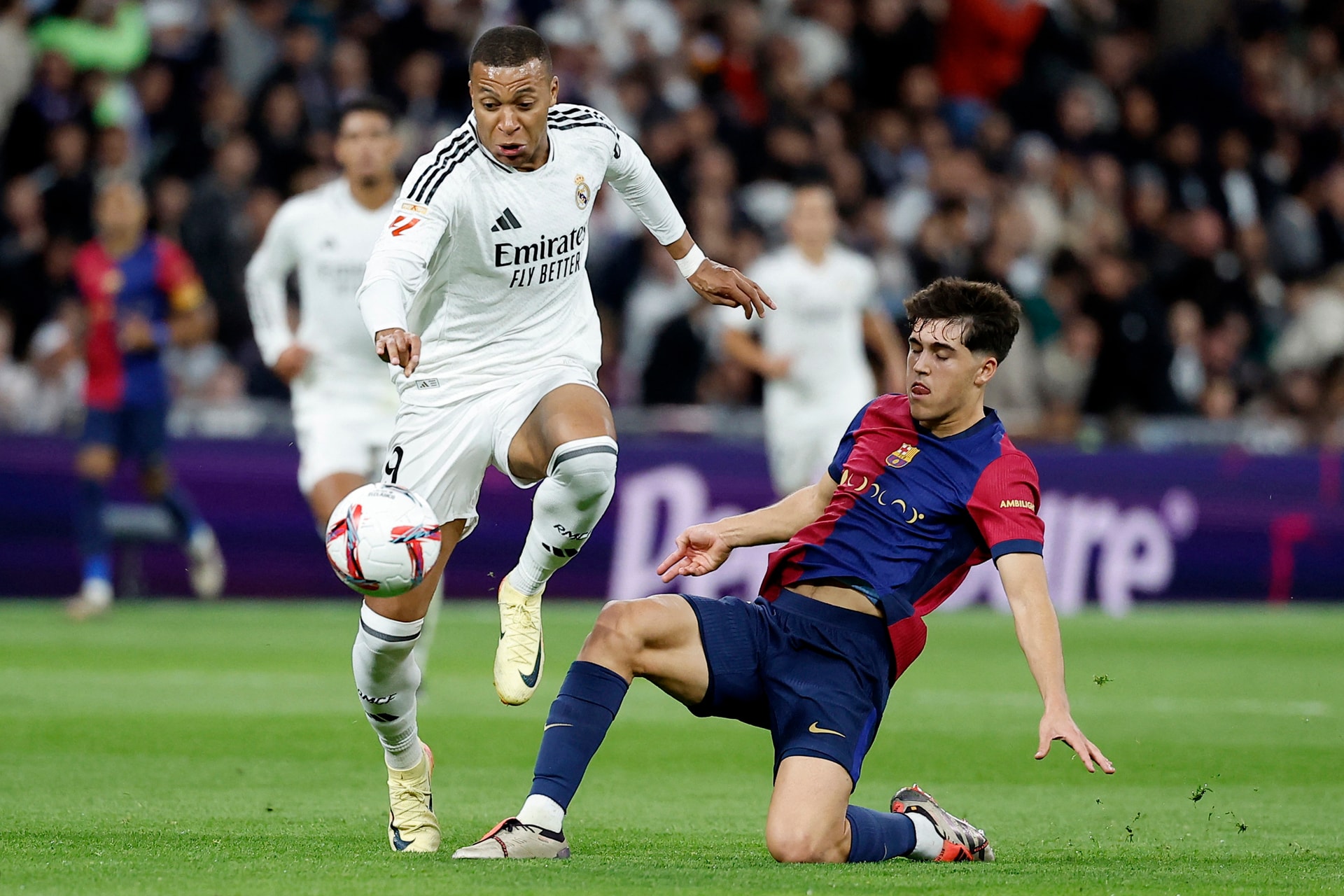 Mbappe không ghi bàn vào lưới Barcelona. (Ảnh: Reuters)