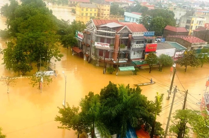 Huyện Lệ Thủy có tới hơn 10.600 ngôi nhà bị ngập nước