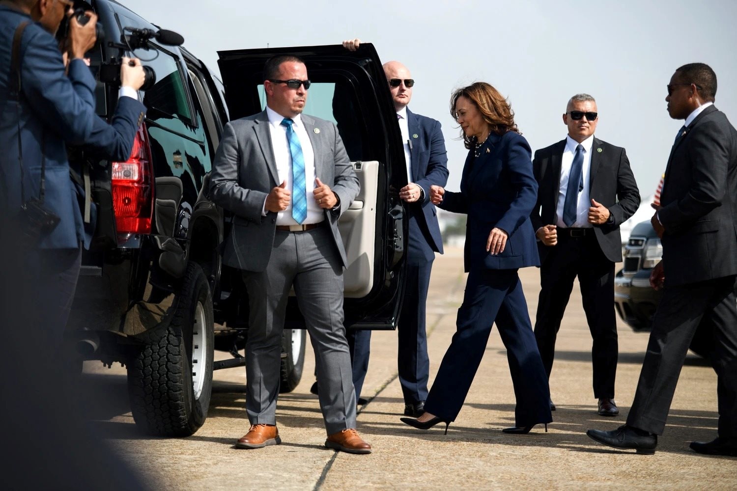 240924-kamala-harris-secret-service-security-ac-1034p-f18a95_11zon.jpg