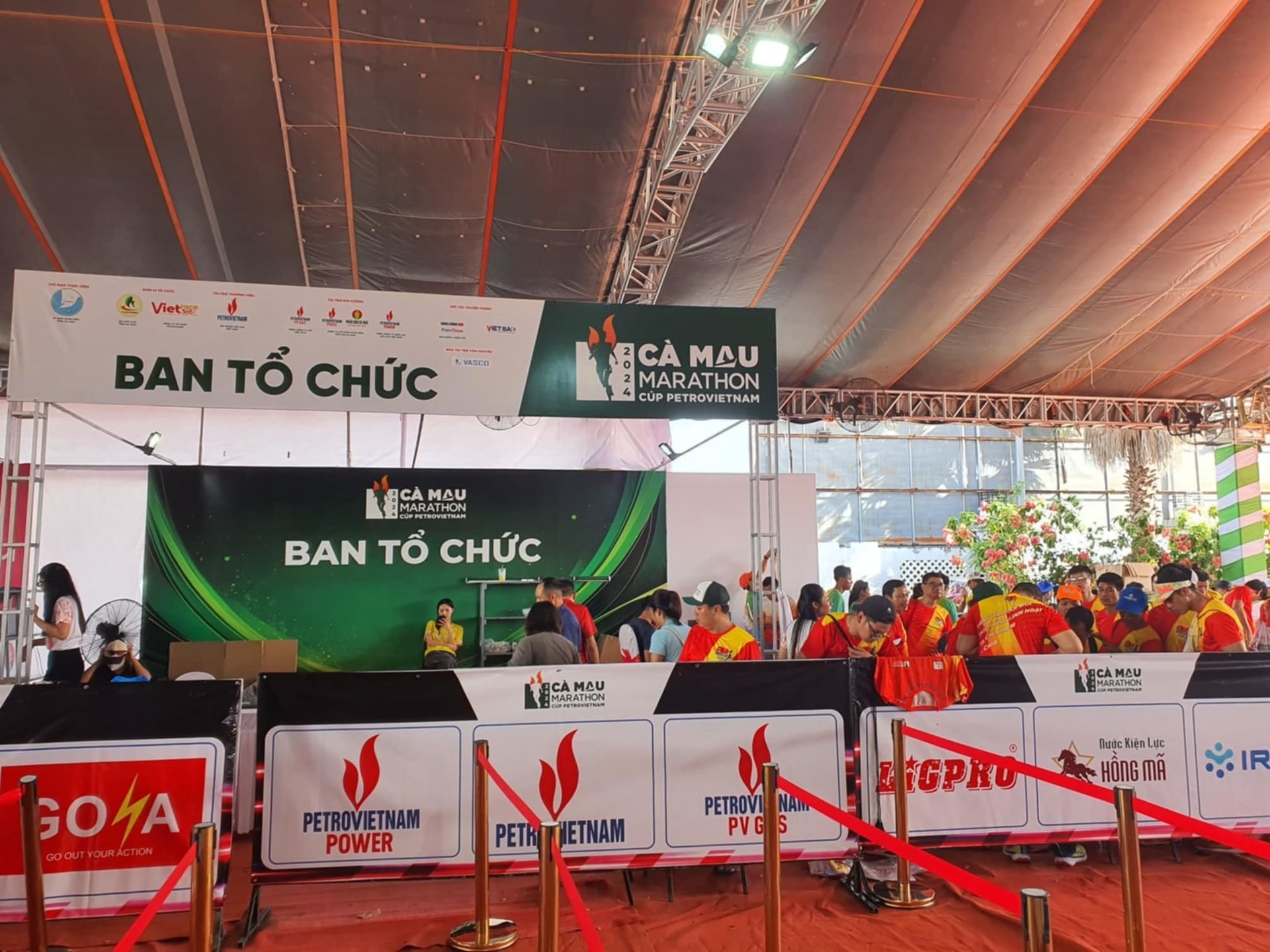 9-hao-hung-marathon-ca-mau-2024-khi-thu-hut-hang-ngan-du-khach-den-vung-dat-mui.jpg