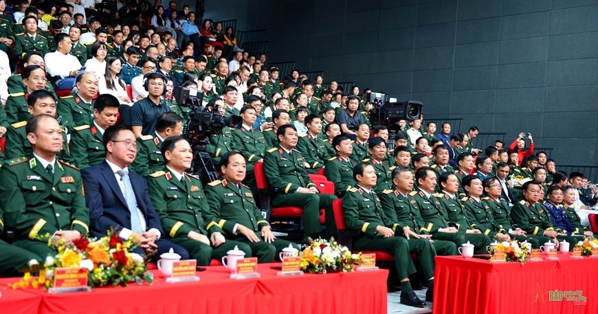 trao giai cuoc thi nguoi linh toi yeu va chuyen ke o dai doi hinh anh 1