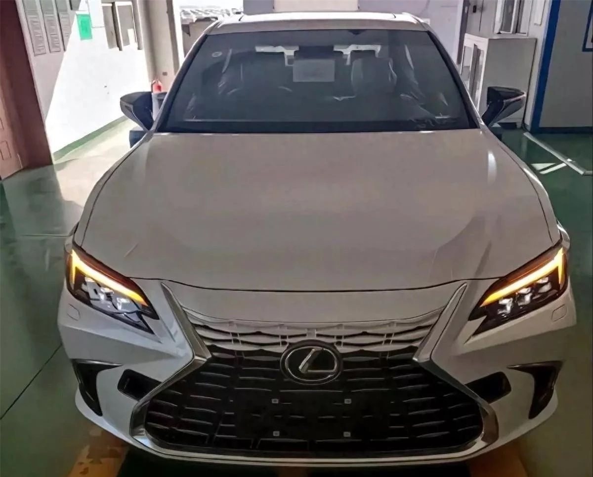 sedan-hang-sang-lexus-es-2025-xuat-hien-khong-che-truoc-ngay-ra-mat_1.jpg