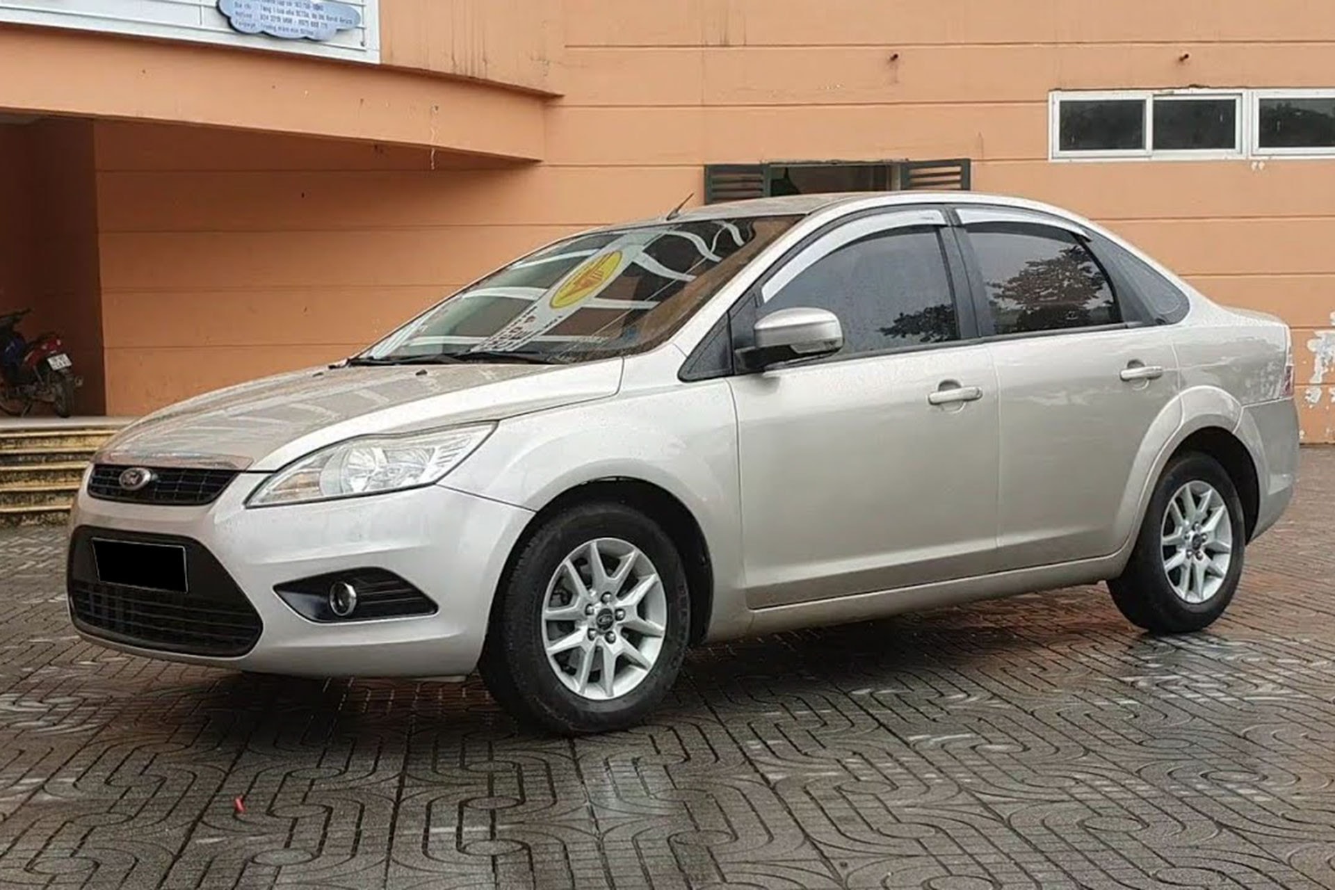 Ford Focus sedan.jpg