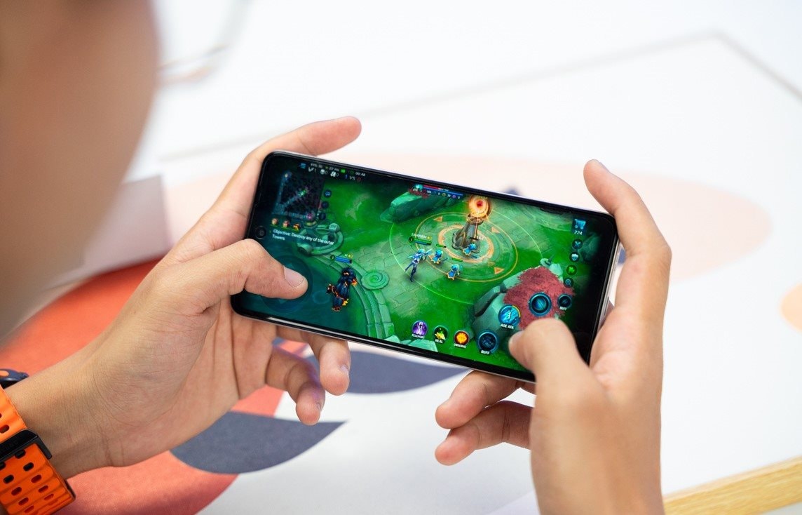 oppo-a3-thi-truong-dien-thoai-duoi-6-trieu-dong-canh-tranh-manh-tinh-nang-chup-anh-ai-pin-ben-gaming-khang-nuoc(1).jpg