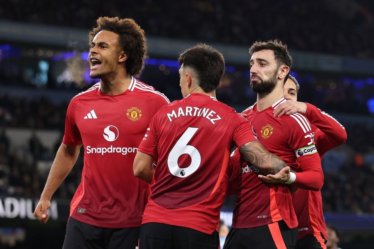 Man Utd ngược dòng hạ Man City theo kịch bản kỳ lạ - 3