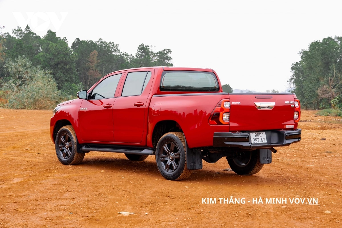 Danh gia uu diem, nhuoc diem cua toyota hilux 2024 hinh anh 4