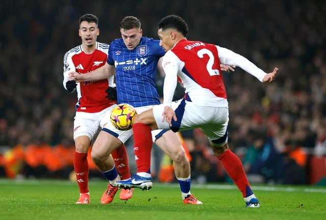 Thắng nhẹ nhàng Ipswich Town, Arsenal trở lại ngôi nhì bảng Ngoại hạng- Ảnh 1.