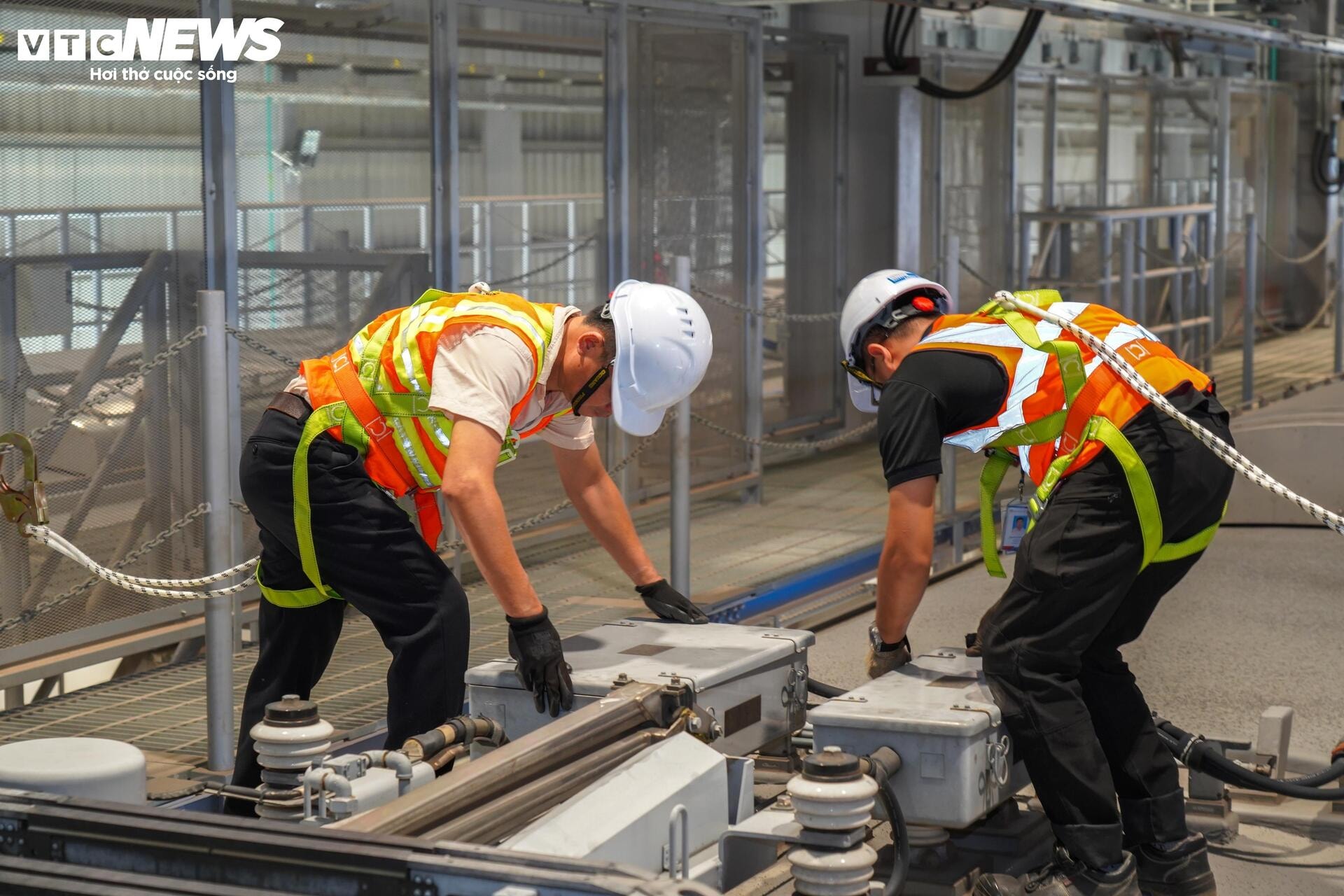 Ngày làm việc thầm lặng của người 'giữ sức khỏe' tàu metro Bến Thành - Suối Tiên - 4