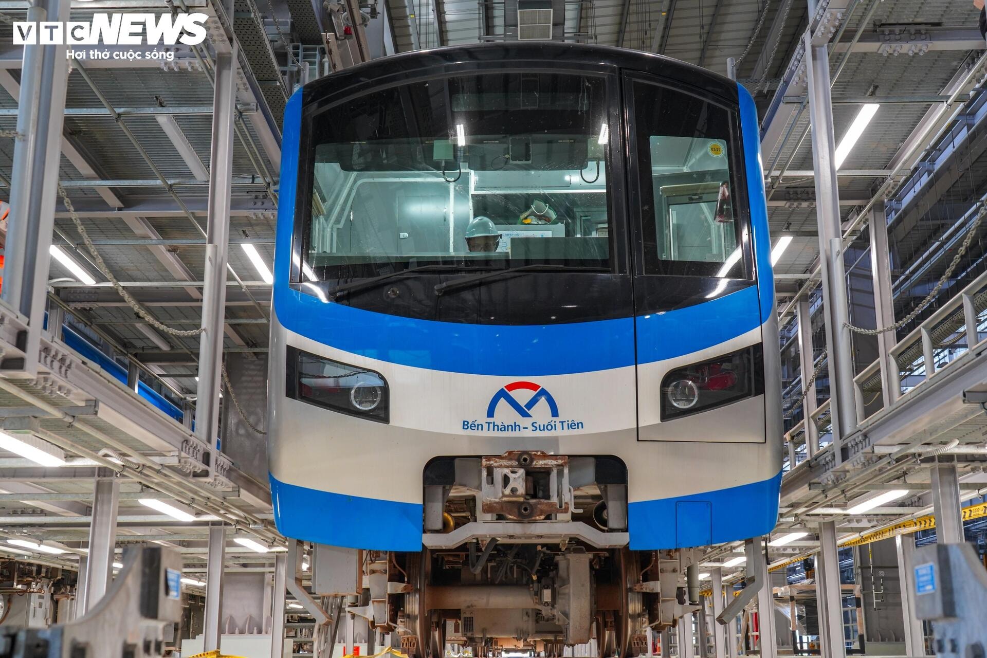 Ngày làm việc thầm lặng của người 'giữ sức khỏe' tàu metro Bến Thành - Suối Tiên - 7