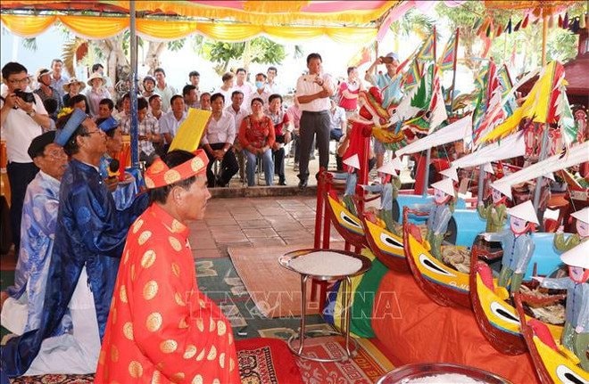 quang_ngai_traditional_ceremony_honours_ancient_hoang_sa_flotilla.jpg