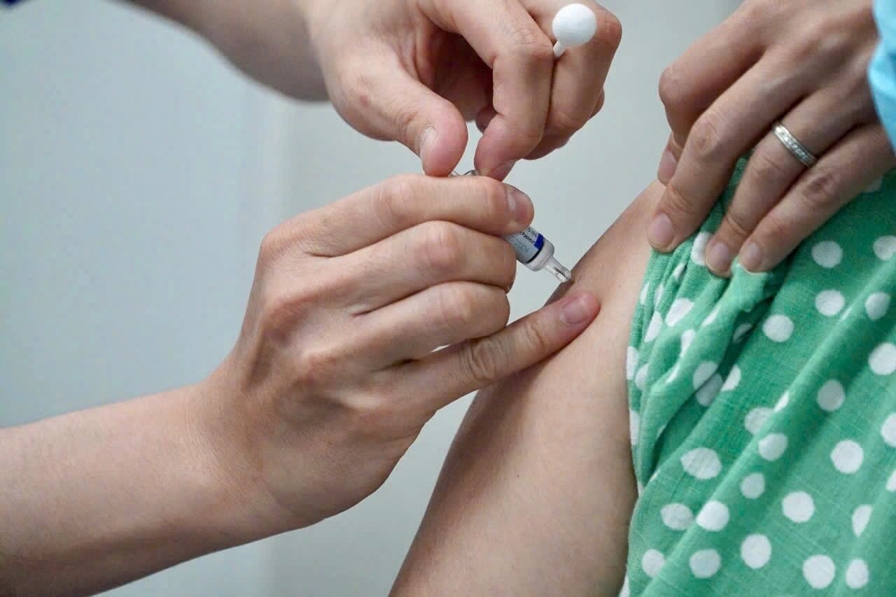 Người dân TPHCM đổ xô đi tiêm vaccine cúm vì sợ mắc bệnh