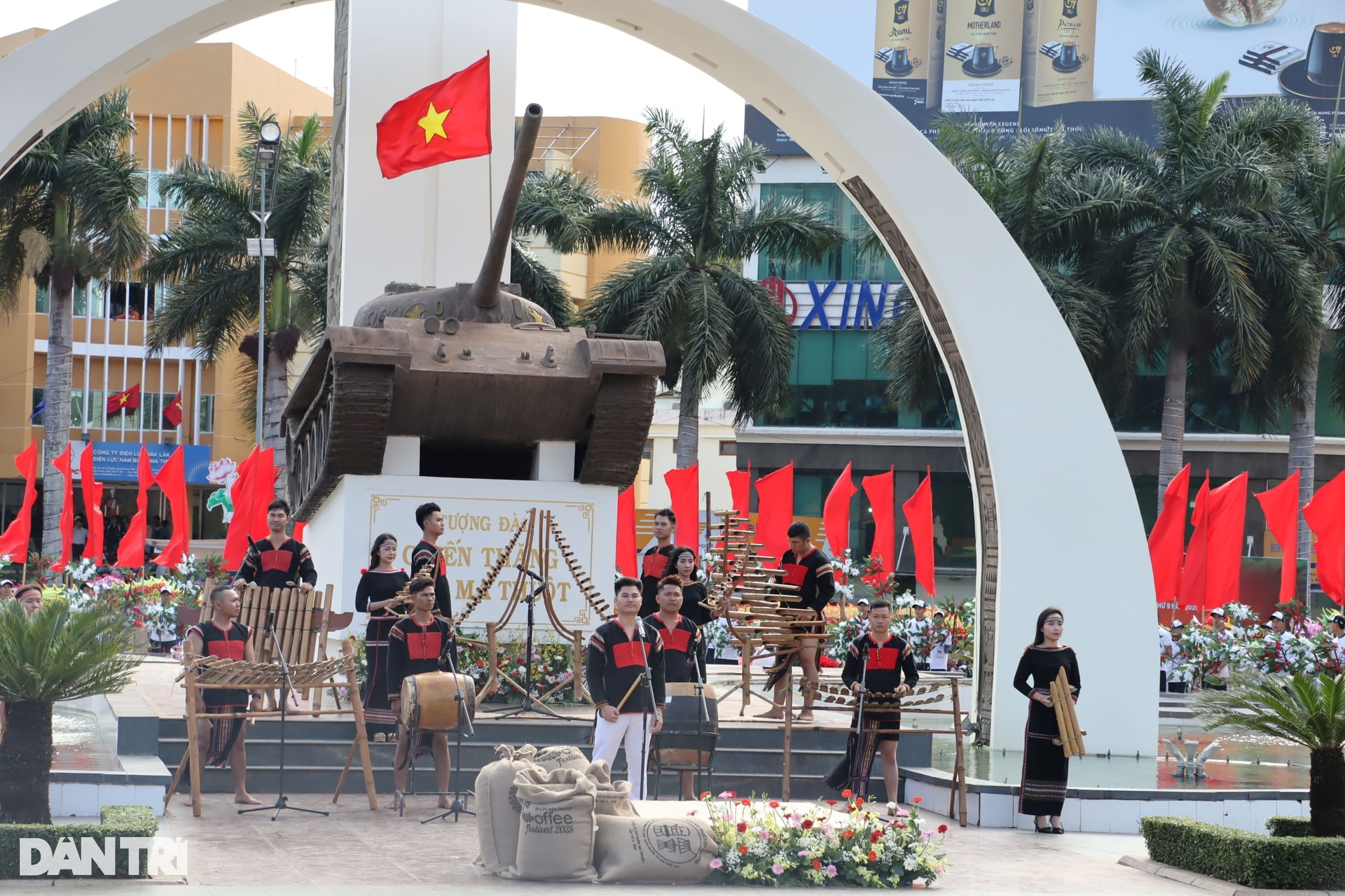 Rực rỡ sắc màu tại Lễ hội Cà phê Buôn Ma Thuột - 6 Rực rỡ sắc màu tại Lễ hội Cà phê Buôn Ma Thuột - 6