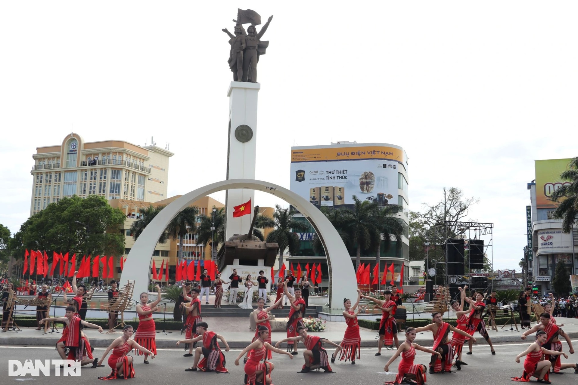 Rực rỡ sắc màu tại Lễ hội Cà phê Buôn Ma Thuột - 1 Rực rỡ sắc màu tại Lễ hội Cà phê Buôn Ma Thuột - 1