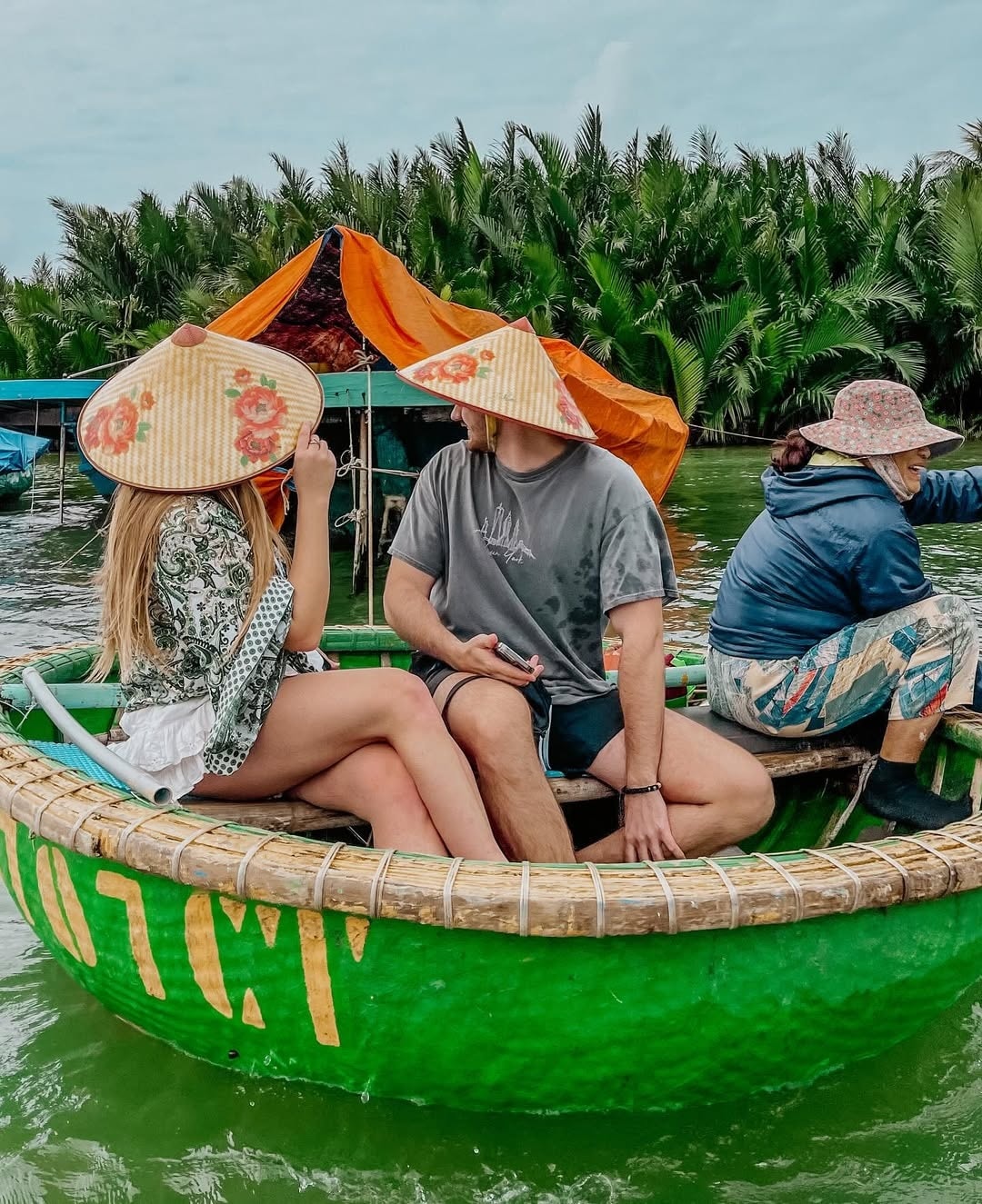 Khách Tây tranh luận chuyện Việt Nam có là quốc gia an toàn không? - 2 Khách Tây tranh luận chuyện Việt Nam có là quốc gia an toàn không? - 2