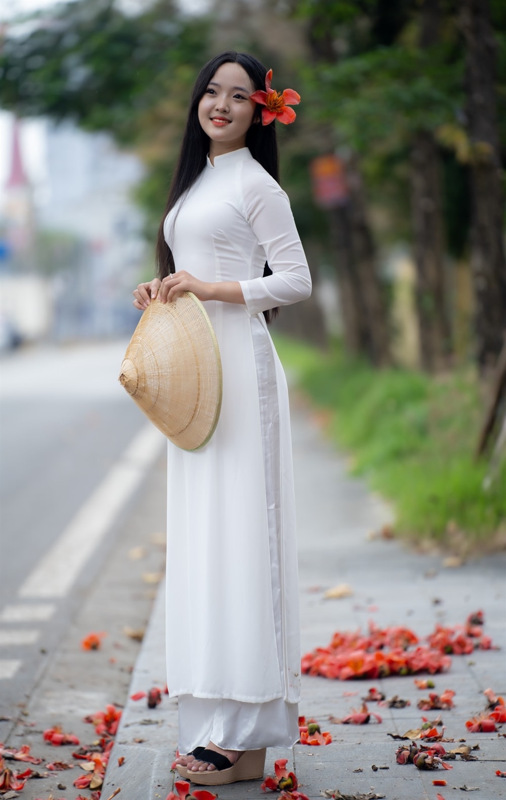 Ngắm nhìn vẻ đẹp của hoa gạo đỏ rực ở xứ Huế - 8