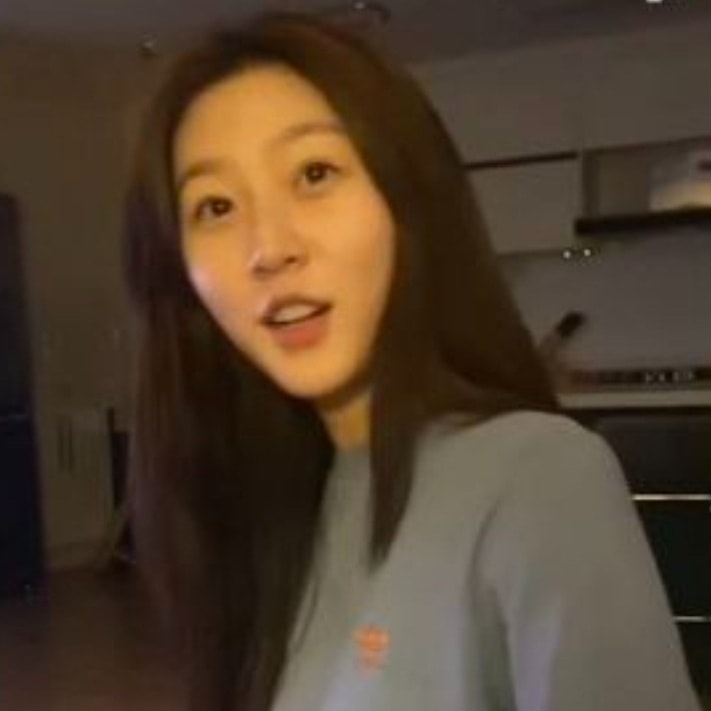 Phẫn nộ vì gia đình Kim Sae Ron để lộ video riêng tư của nữ diễn viên - 1 Phẫn nộ vì gia đình Kim Sae Ron để lộ video riêng tư của nữ diễn viên - 1