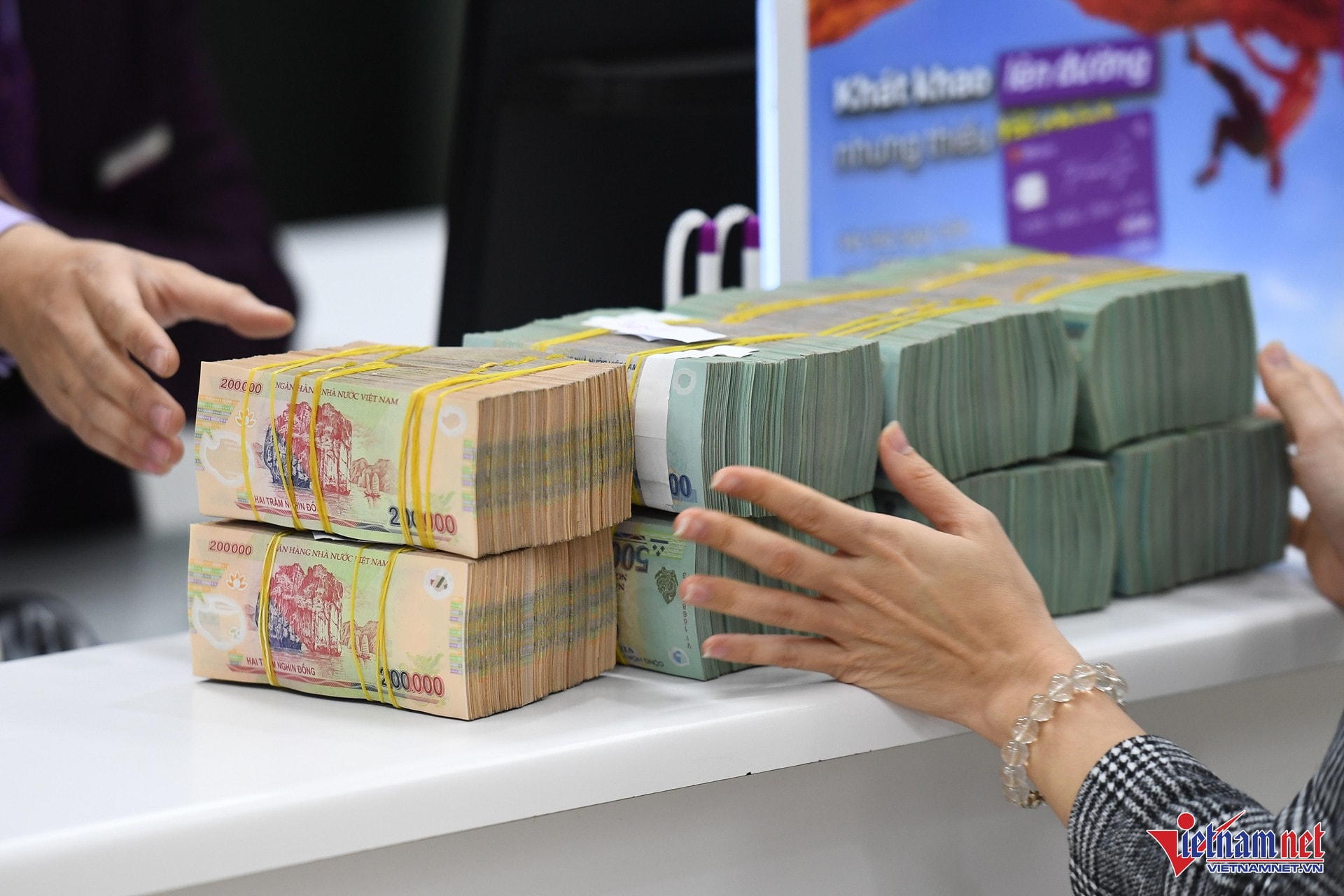 w tp bank 2 25 102144.jpg