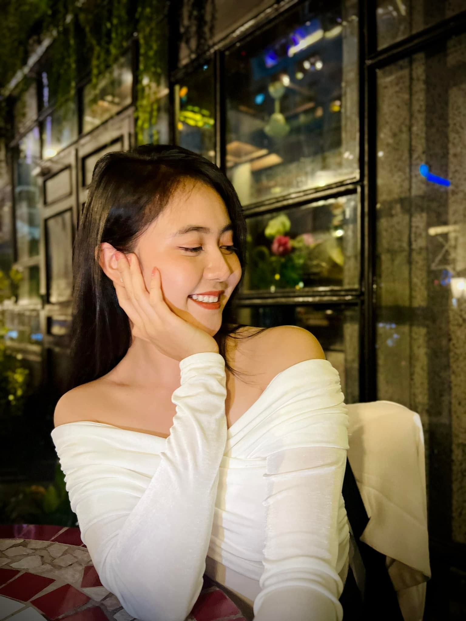 Cô gái miền Tây có gương mặt như trăng rằm ở Hoa hậu Việt Nam ảnh 24