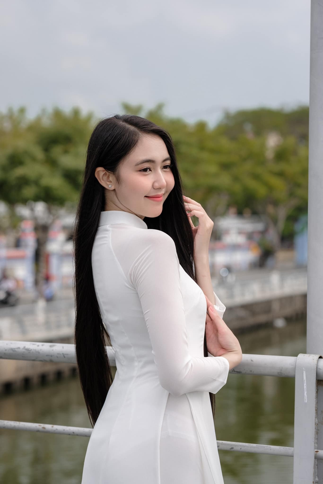 Cô gái miền Tây có gương mặt như trăng rằm ở Hoa hậu Việt Nam ảnh 11