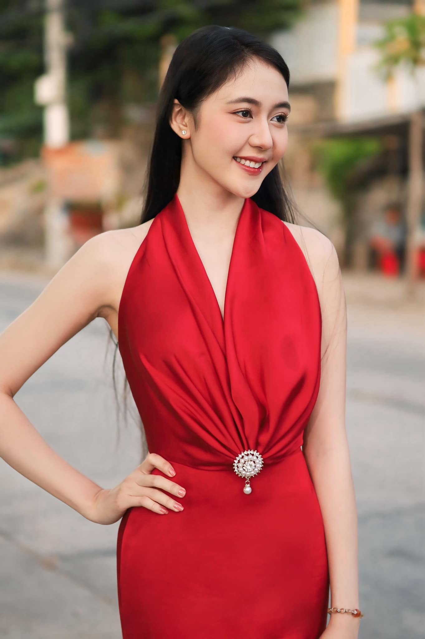 Cô gái miền Tây có gương mặt như trăng rằm ở Hoa hậu Việt Nam ảnh 13