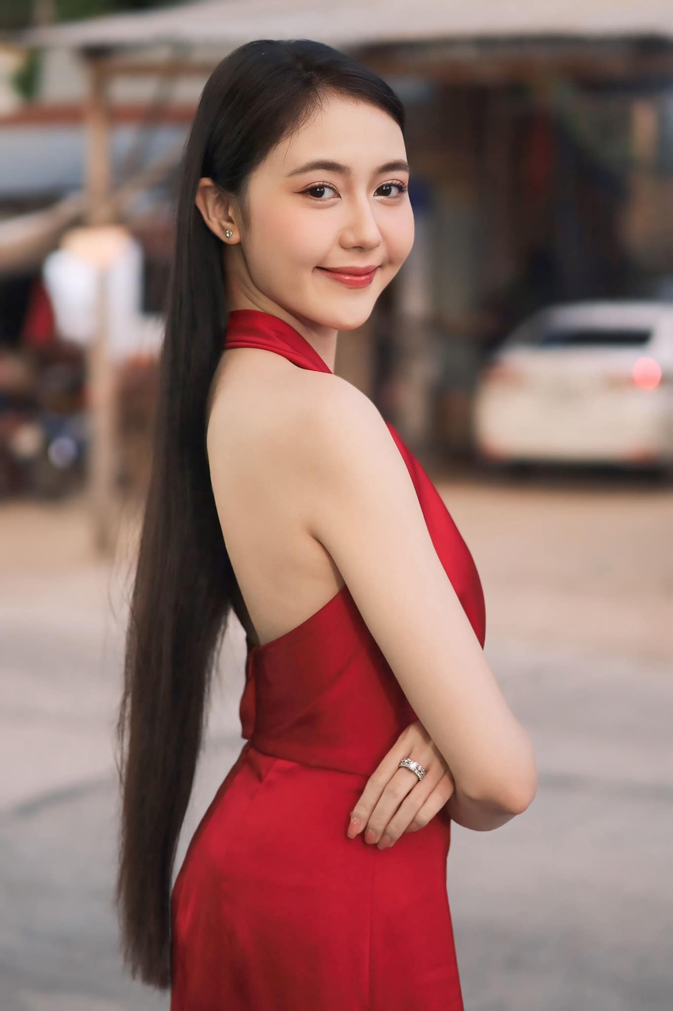 Cô gái miền Tây có gương mặt như trăng rằm ở Hoa hậu Việt Nam ảnh 12