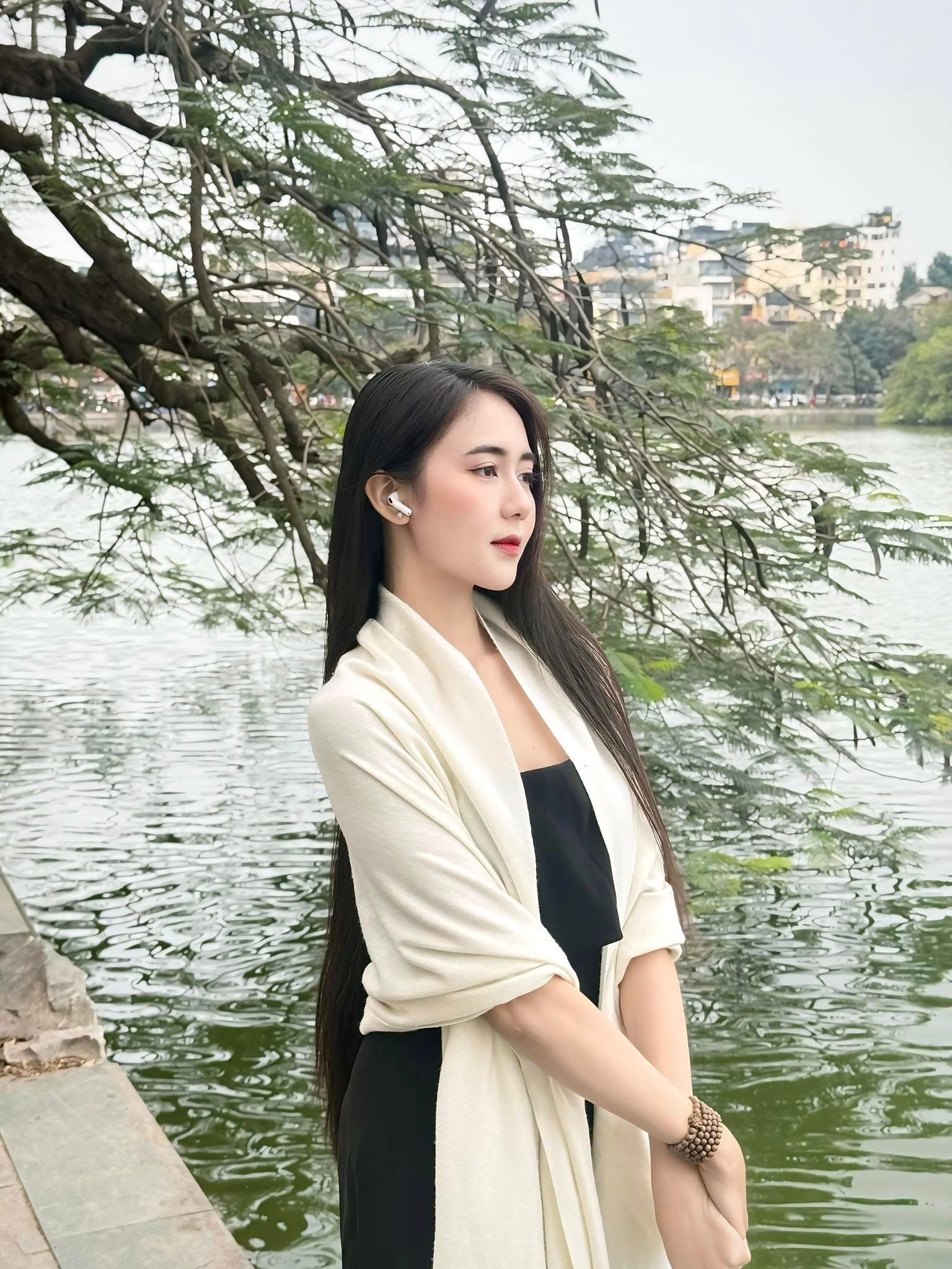 Cô gái miền Tây có gương mặt như trăng rằm ở Hoa hậu Việt Nam ảnh 7