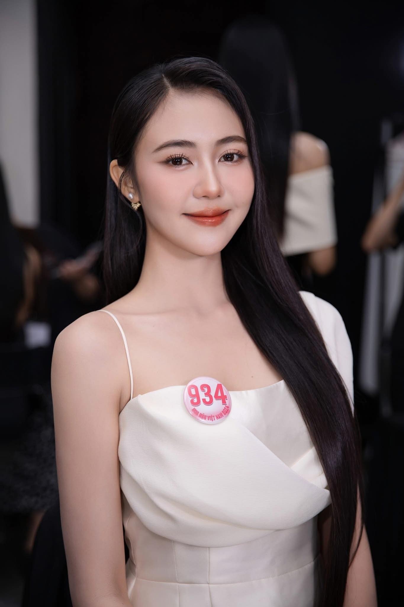 Cô gái miền Tây có gương mặt như trăng rằm ở Hoa hậu Việt Nam ảnh 3 Cô gái miền Tây có gương mặt như trăng rằm ở Hoa hậu Việt Nam ảnh 3