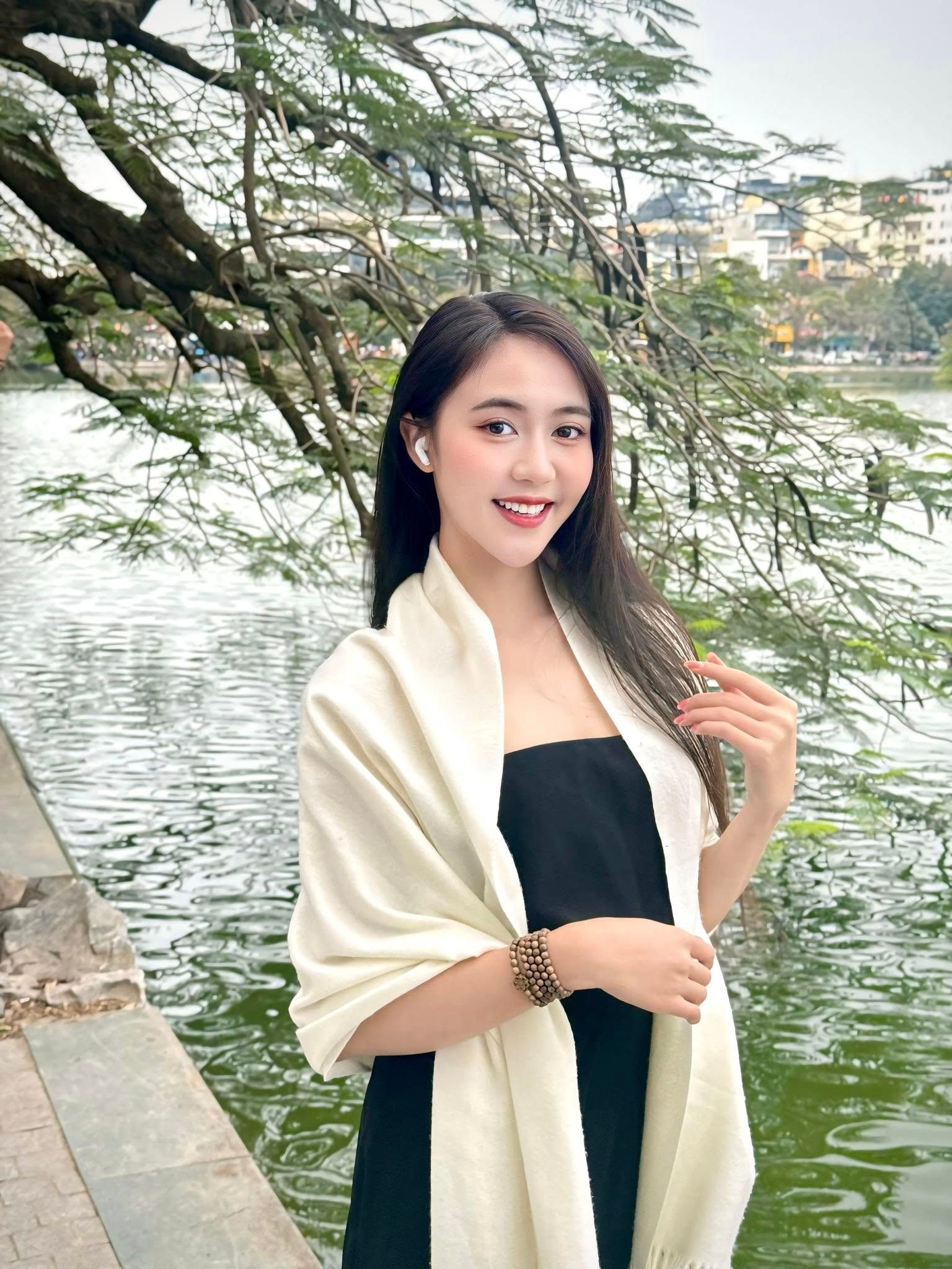 Cô gái miền Tây có gương mặt như trăng rằm ở Hoa hậu Việt Nam ảnh 6