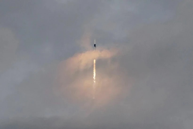 Một tên lửa đẩy của SpaceX mang theo tàu vũ trụ Dragon chở phi hành đoàn tham gia sứ mệnh Axiom Mission 3 rời bệ phóng tại Trung tâm Vũ trụ Kennedy ở Cape Canaveral, Florida, Mỹ, ngày 18/1/2024. (Ảnh: AFP/TTXVN)