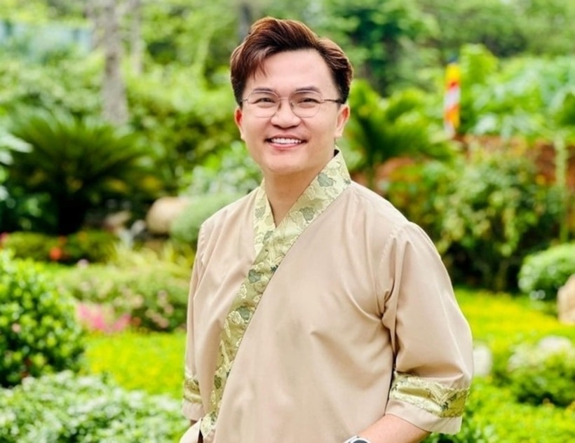 Ở tuổi U50, MC Đại Nghĩa hài lòng với cuộc sống độc thân và hạn chế chia sẻ về chuyện đời tư. Niềm vui của anh là được làm nghề, tích cực với công tác thiện nguyện.