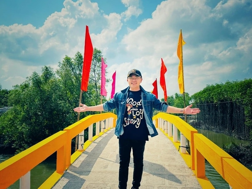 Nam MC thường xuyên tham gia hoạt động từ thiện như xây cầu, xây nhà, đắp đường, tặng gạo, tặng xe lăn, khuyến học, mổ mắt miễn phí cho người nghèo... Các hoạt động này được duy trì bởi các tài khoản từ thiện do anh điều hành.