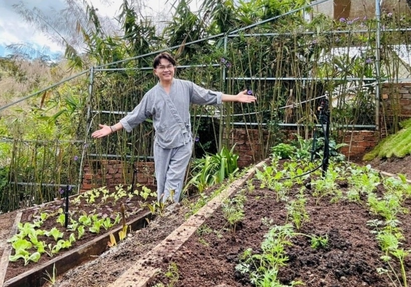 “Giờ đây giấc mơ đã tạm gọi là nên vóc nên hình. Vẫn còn cần nhiều thời gian để hoàn thiện nhưng tôi hài lòng với những gì đã qua và phút giây hiện tại”, nam MC bộc bạch.