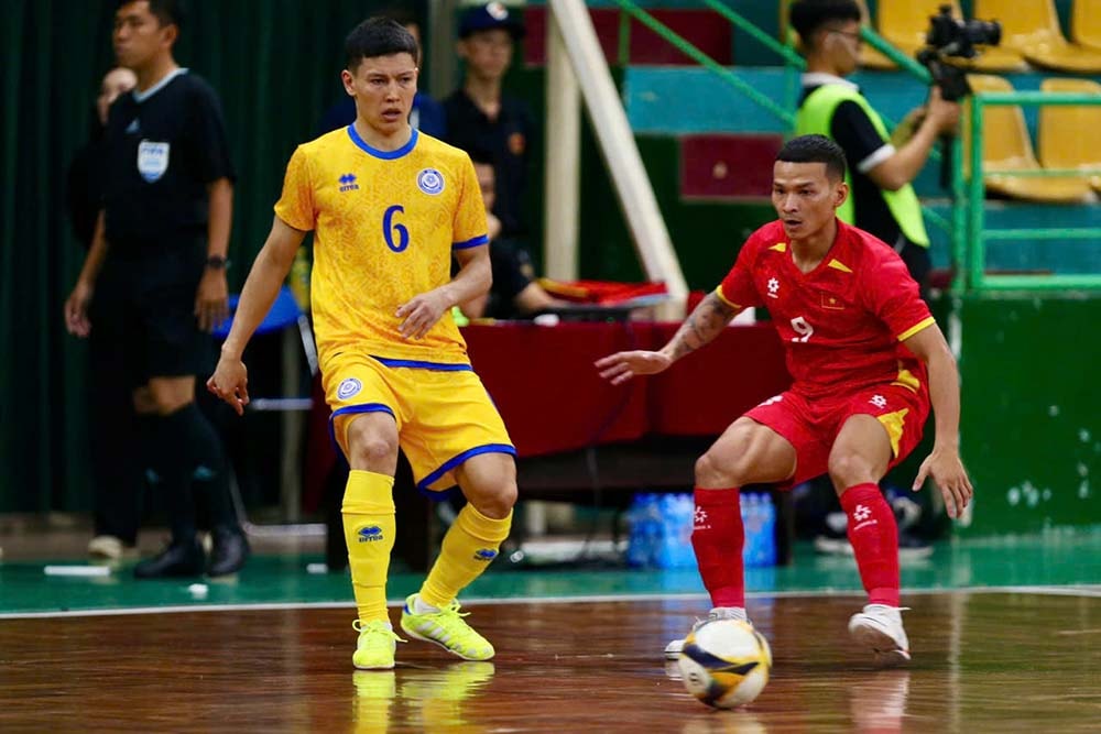 Kazakhstan thi đấu vượt trội trước tuyển futsal Việt Nam. Ảnh: Thanh Vũ