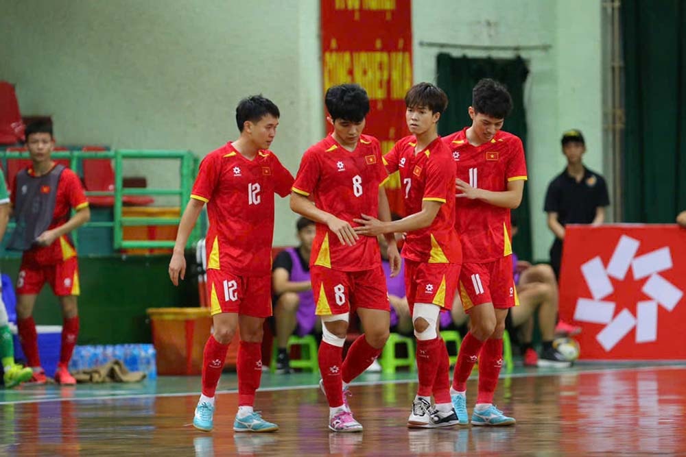 Tuyển futsal Việt Nam bất ngờ có bàn dẫn trước. Ảnh: Thanh Vũ