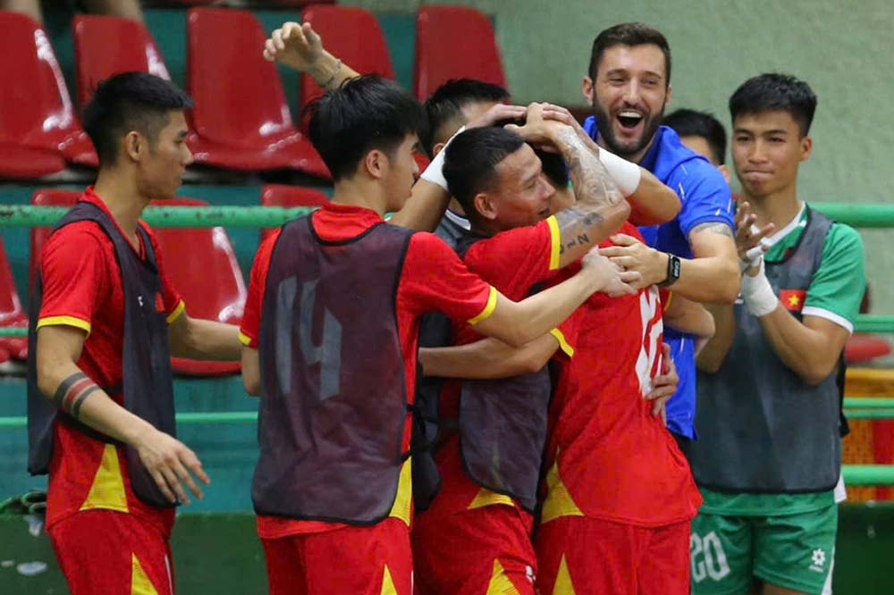Tuyển futsal Việt Nam thắng đậm đội hạng 7 thế giới