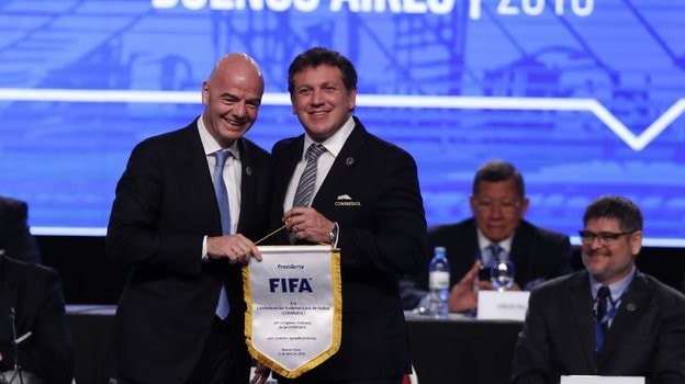 Camera cơ thể và nhiều thứ khác, FIFA thời chủ tịch Gianni Infantino lắm trò. Ảnh: Getty World- Cup-2030.jpg