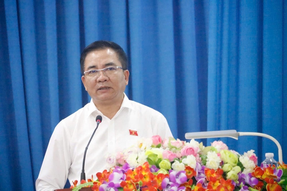 Trung tướng Nguyễn Minh Đức, Phó Chủ nhiệm Ủy ban Quốc phòng, An ninh và Đối ngoại của Quốc hội, phát biểu tại buổi tiếp xúc cử tri. Ảnh: HỒNG THẮM Nguyễn Minh Đức (3).jpg