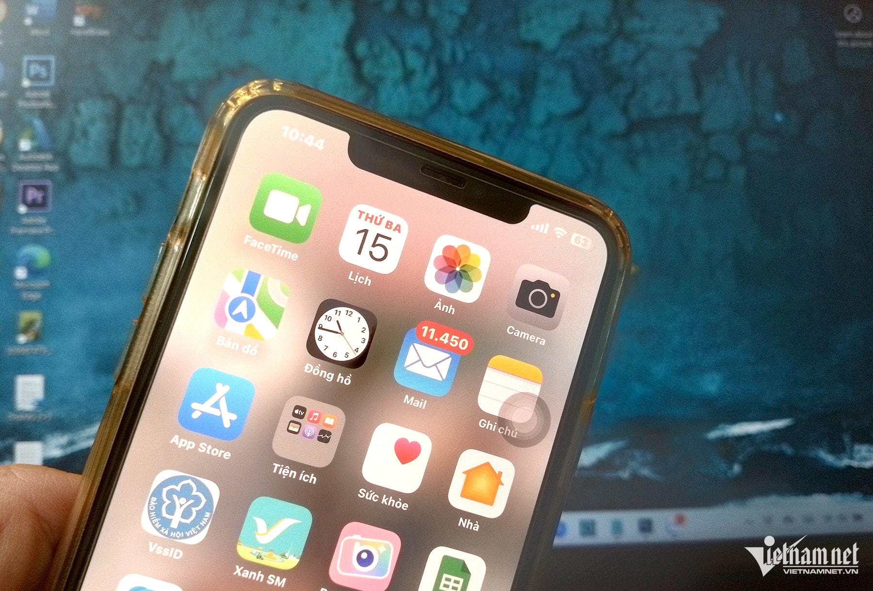 W-meo iPhone.jpg