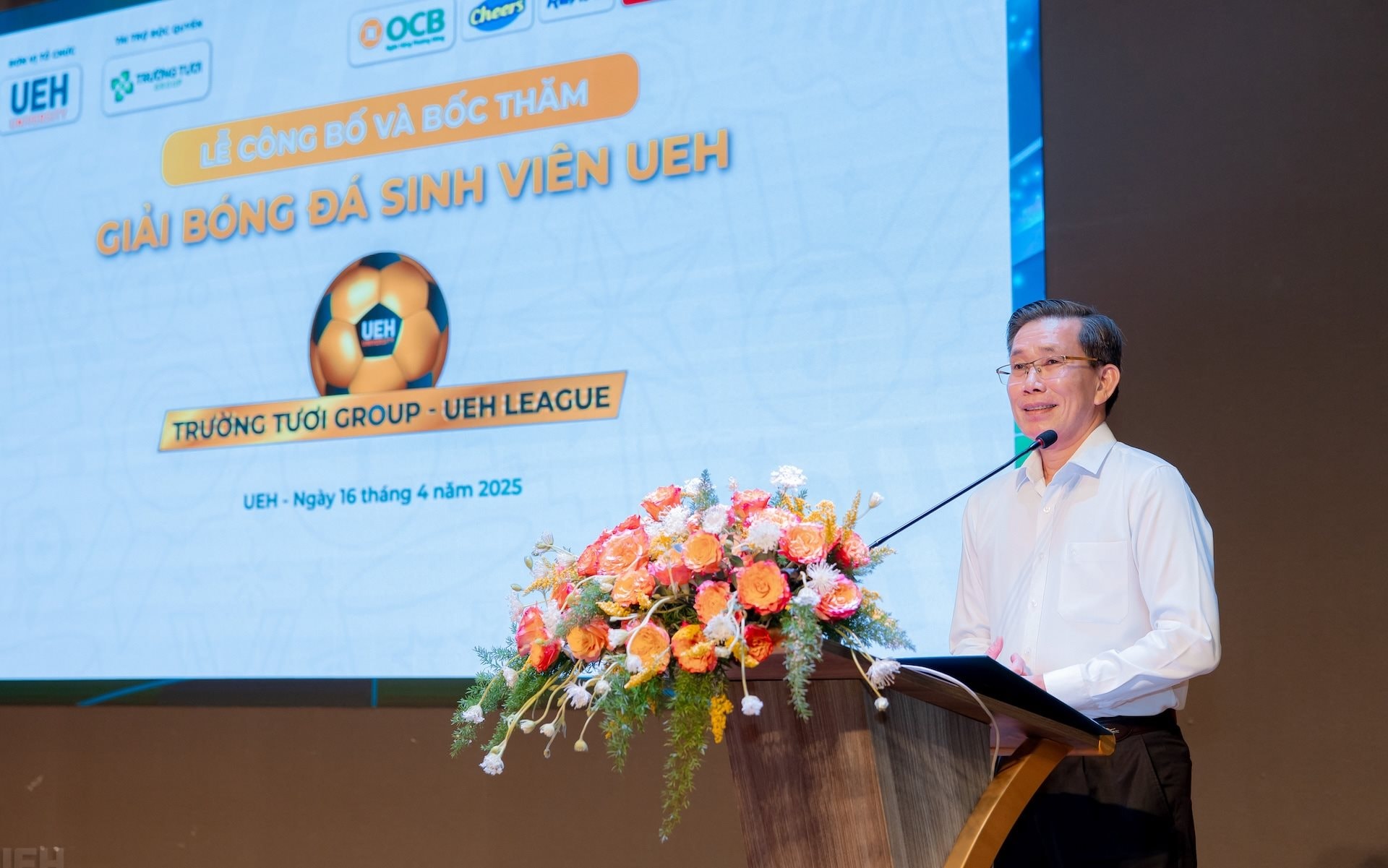 gs.ts.-su-dinh-thanh-giam-doc-ueh-phat-bieu-khai-mac.jpg