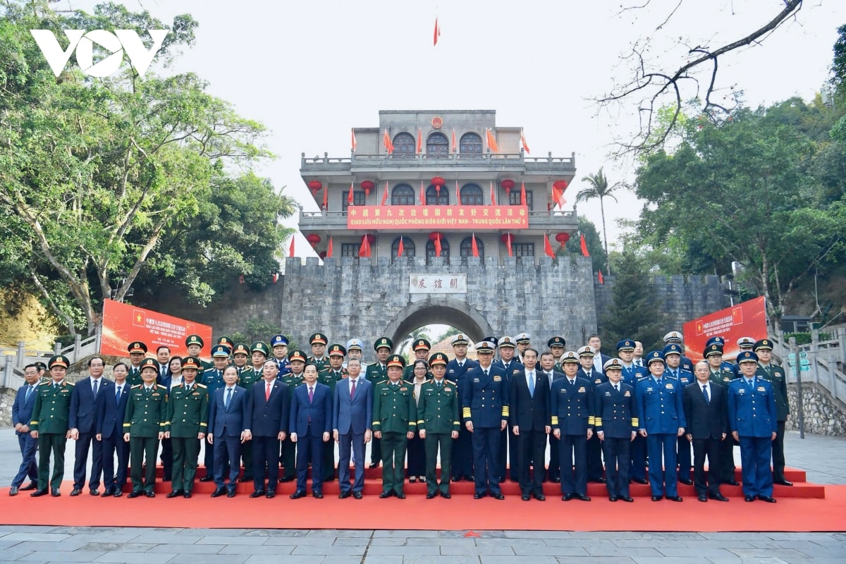 Dai tuong phan van giang du giao luu huu nghi quoc phong bien gioi viet - trung hinh anh 12