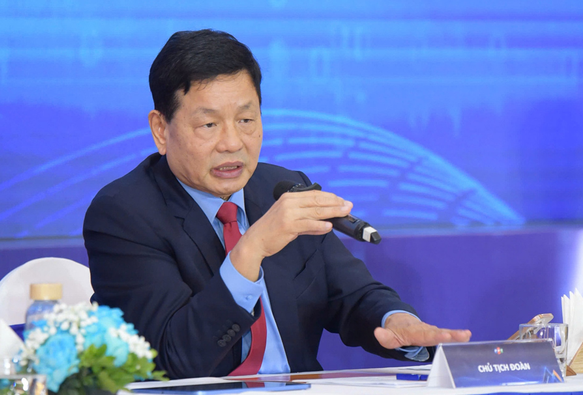 Truong Gia Binh FPT .jpg