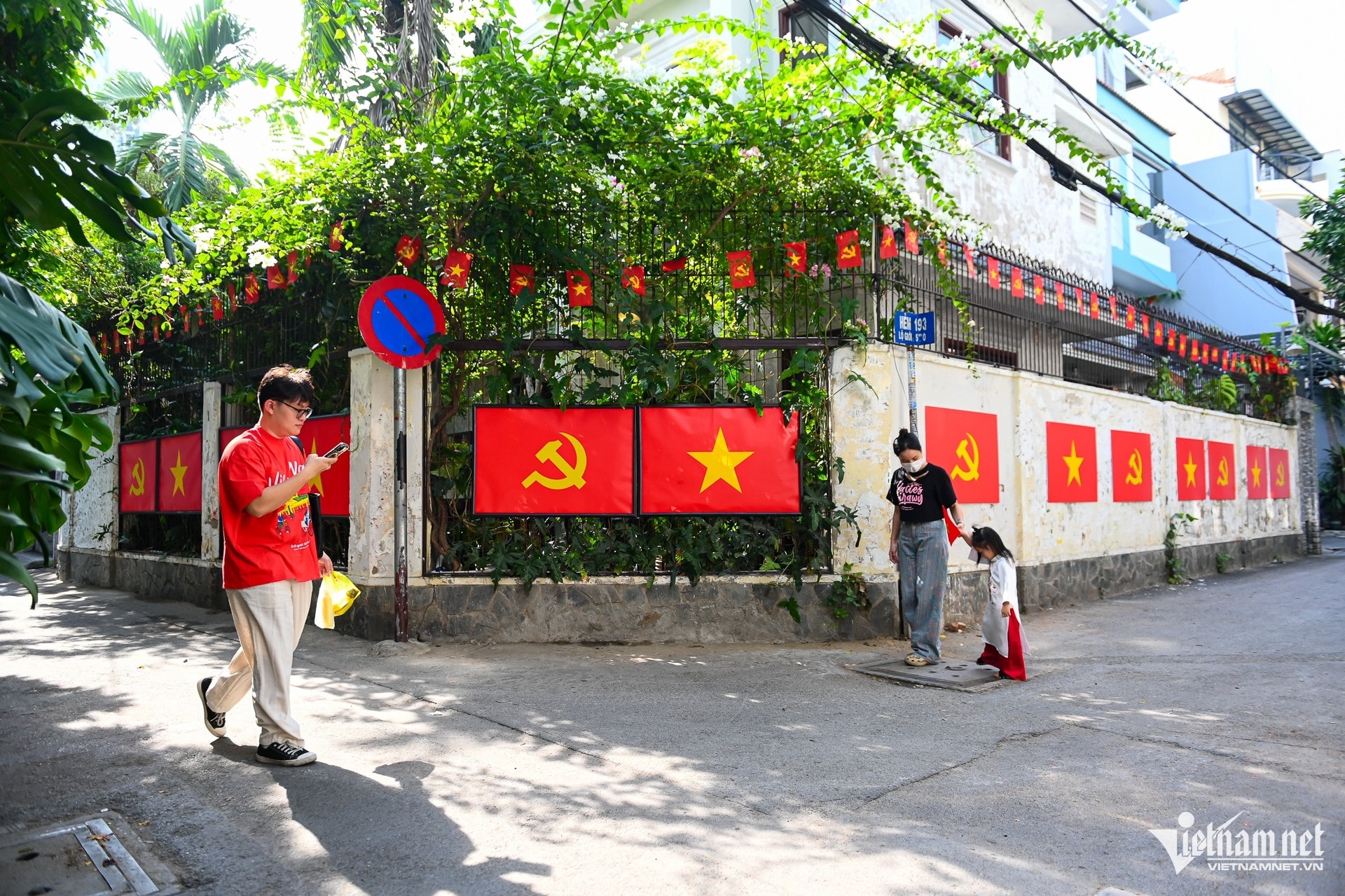 W-cờ hoa TPHCM.jpg
