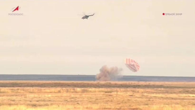 Tàu vũ trụ Soyuz MS-26 trở về Trái Đất. (Ảnh: Reuters)